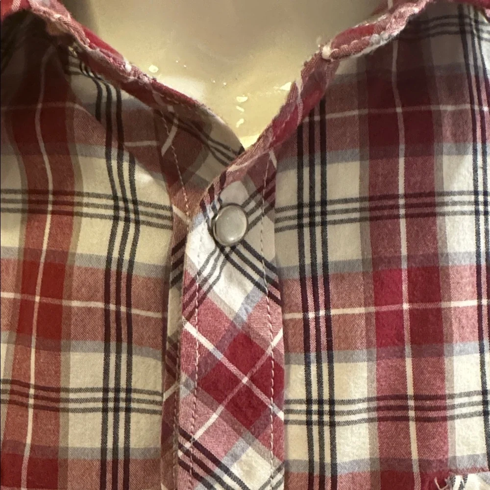 Levi’s Men's Red Plaid Long Sleeve Shirt‎ size large with pearl snaps western